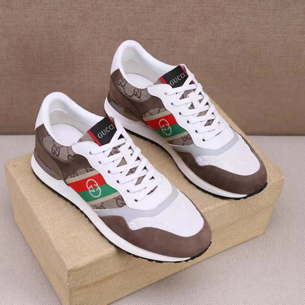 p420 [Gucci Sports Men's Shoes] Gucci fashionable casual men's shoes 🇨🇳Original 1:1 mold, new model debuts first 💯Not high-profile but avant-garde, simple, low-key and fashionable, super versatile style 🌿Original cowhide production ➕Sheepskin lining🎋The version is comfortable on the feet, first-class workmanship🍍38-44 Large quantities in stock